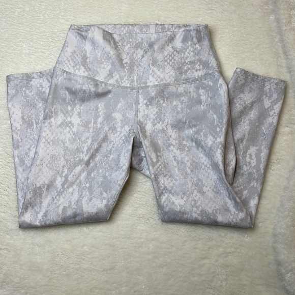 Alo Yoga Snakeskin Print 7/8 Legging Gray Size Small - Picture 5 of 9